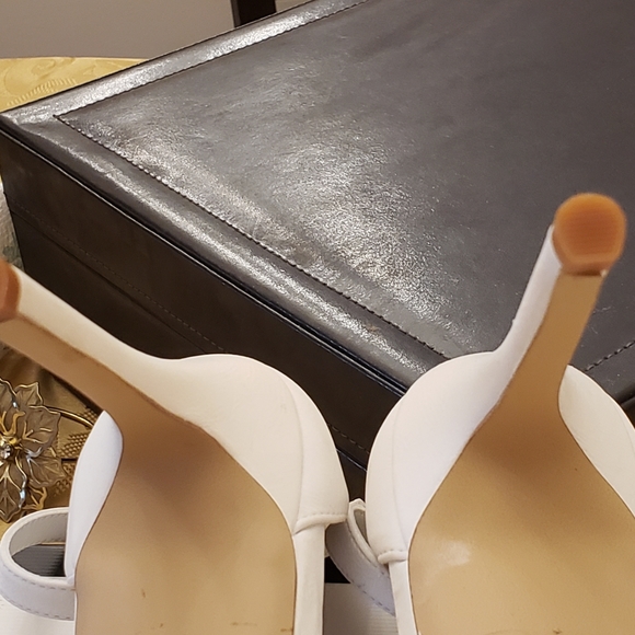 ALDO white bling stiletto heels, size 8, heels approx 4 inches vg pre-owned cond - Picture 5 of 6